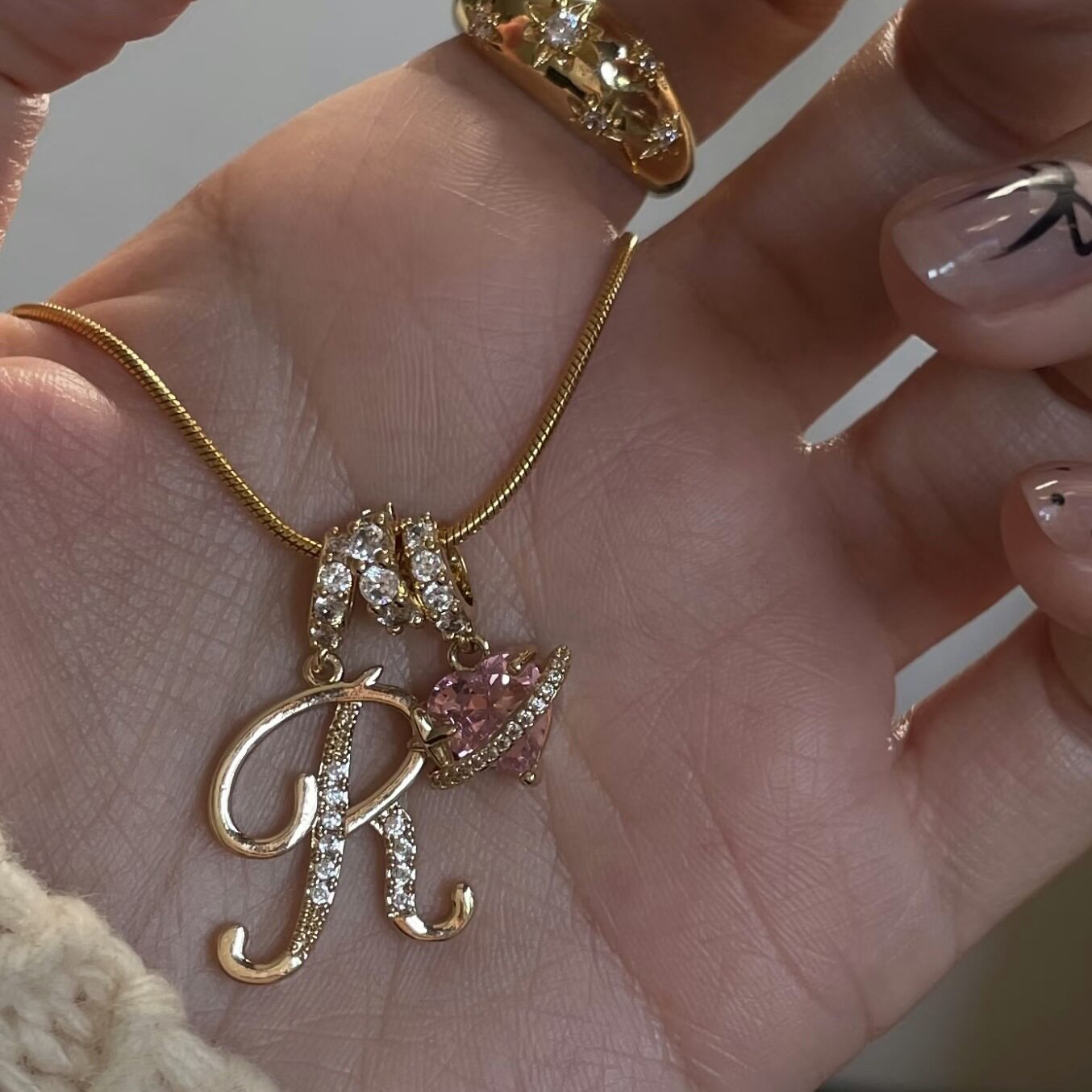 义乌市美尊饰品有限公司ins闺蜜礼物爆款26字母项链不锈钢链条22k