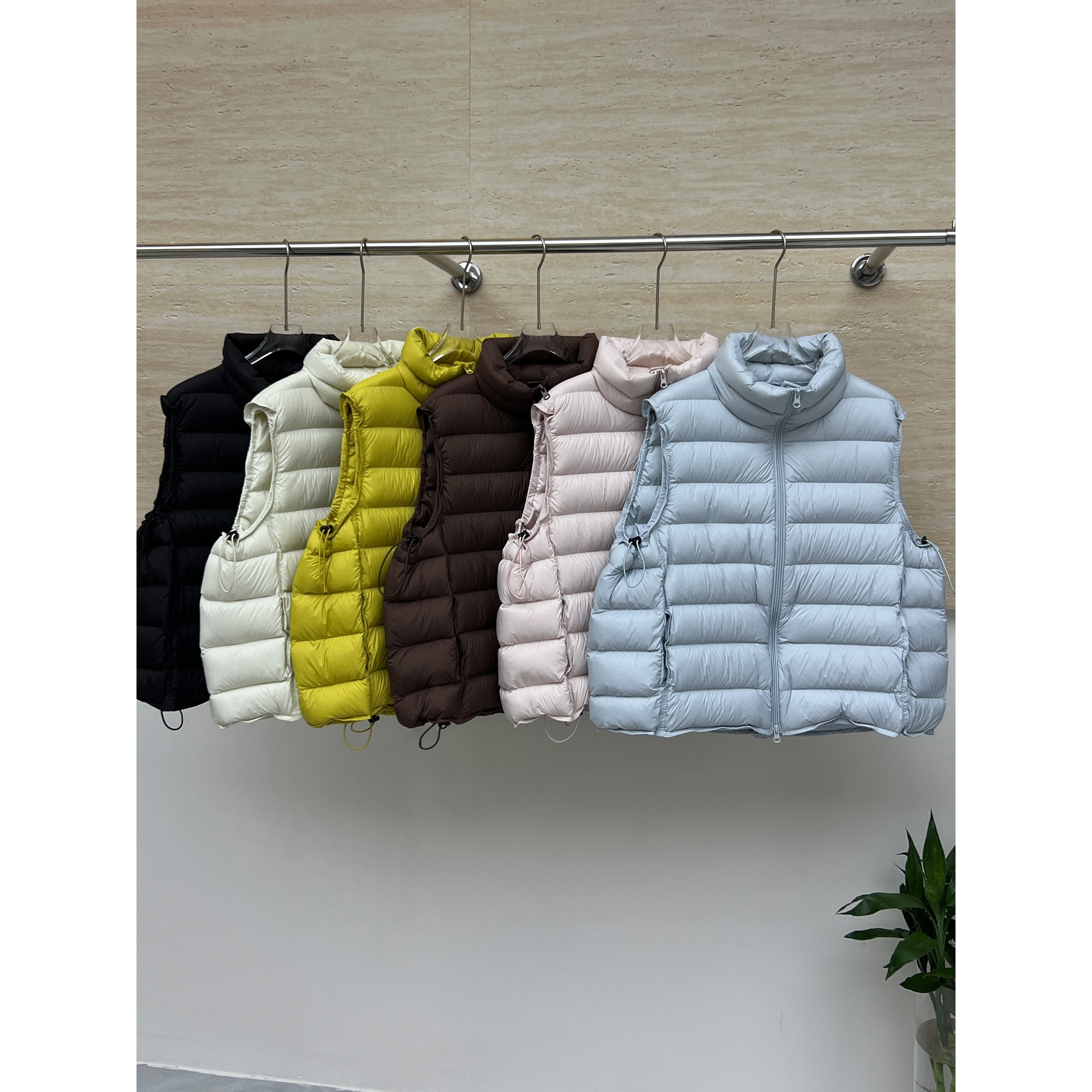 凸乆鸟羽绒服90白鸭绒排骨羽绒马甲女短款2025秋冬新款韩版宽松立