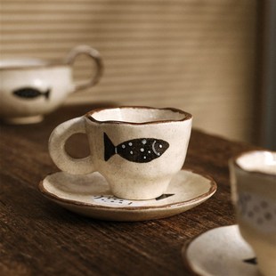 精选波波鱼。小众复古手捏手绘高温瓷釉下彩陶瓷餐具碗盘咖啡杯套