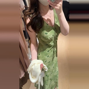 2025新款 法式 綠色v領(lǐng)碎花連衣裙子女裝 夏季 巨好看小個(gè)子吊帶