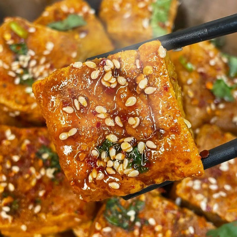 湖南特产爆汁虎皮豆腐干网红爆辣豆腐辣条香辣味油炸开袋即食休闲