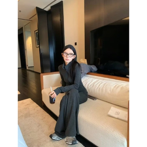 入秋高级感穿搭时尚显瘦短款卫衣外套高腰垂感阔腿裤运动休闲套装