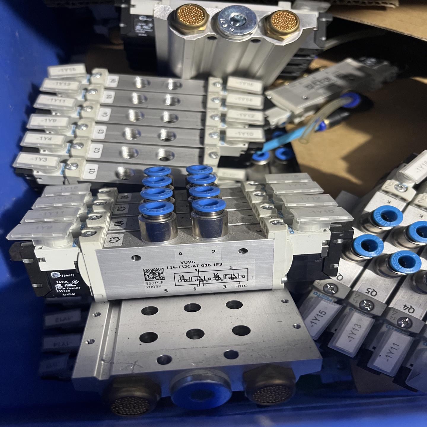 费斯托FESTO电磁阀：VUVG-L14-T32C-AT-G