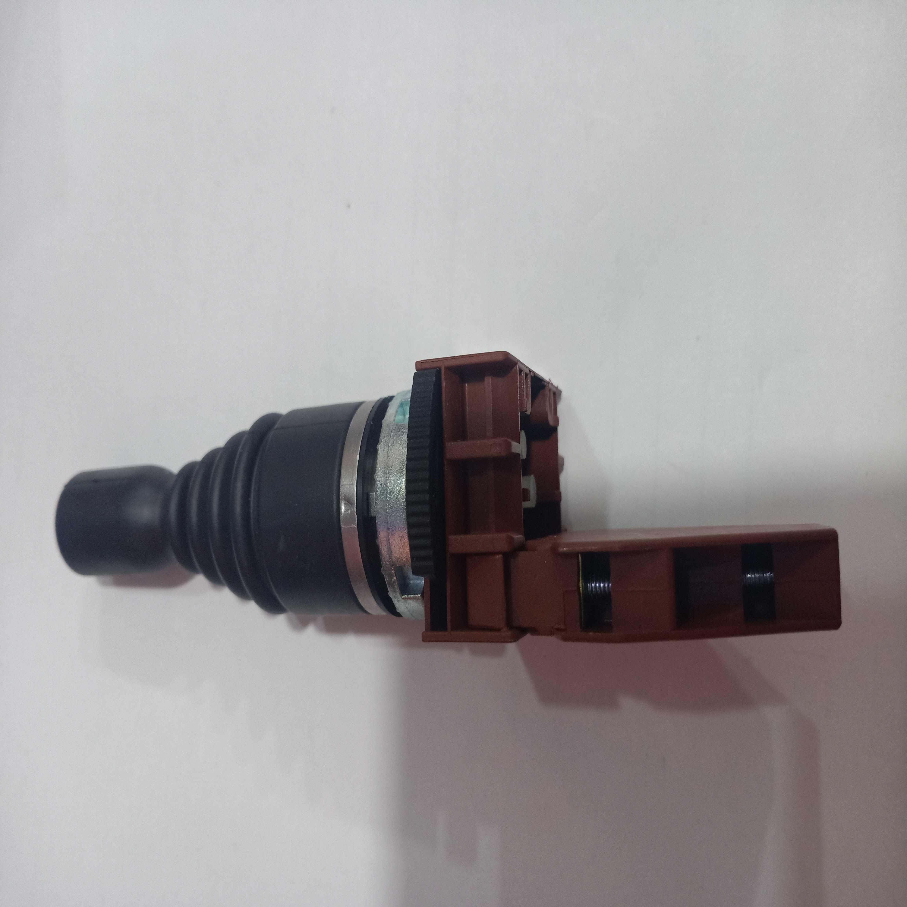 R2MNT4 R2MNT2 R2MNF4 R2MNF4方向开关R9C11VN AC15-DC13TAIZ议价