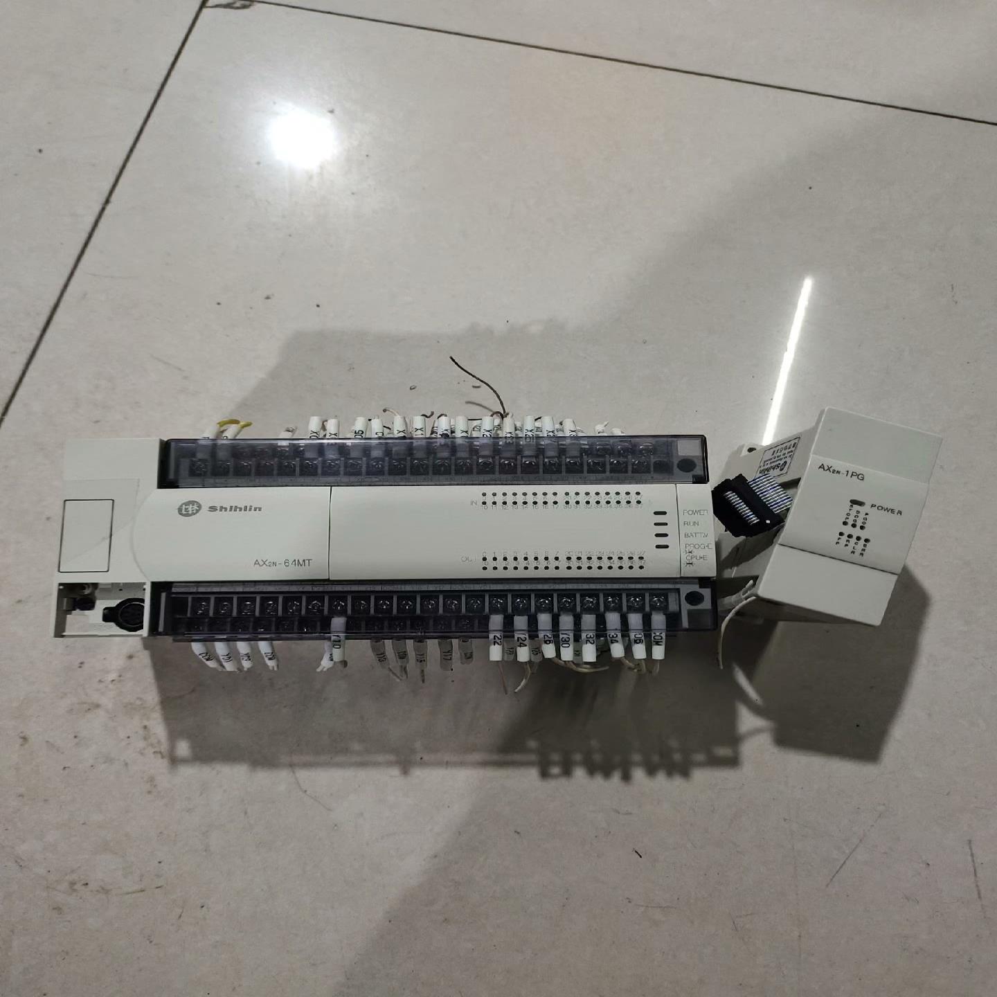 士林PLC AX2N-64MT  AX2N-1PG-E实物拍