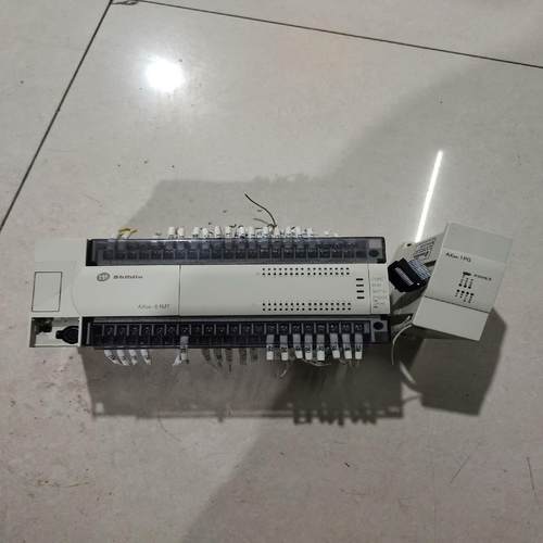 士林PLC AX2N-64MT  AX2N-1PG-E实物拍