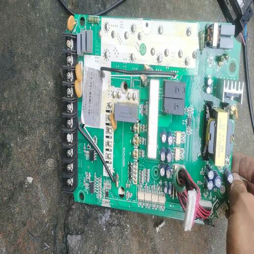 （设备配件）众辰KWH3400A07D5K的，好7.5主板，变频器变频器