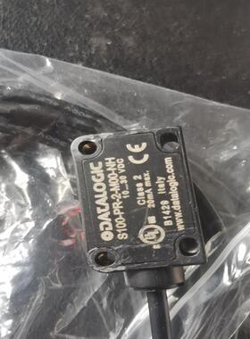 DATALOGICS100系列是标准的小型传感器，型号是