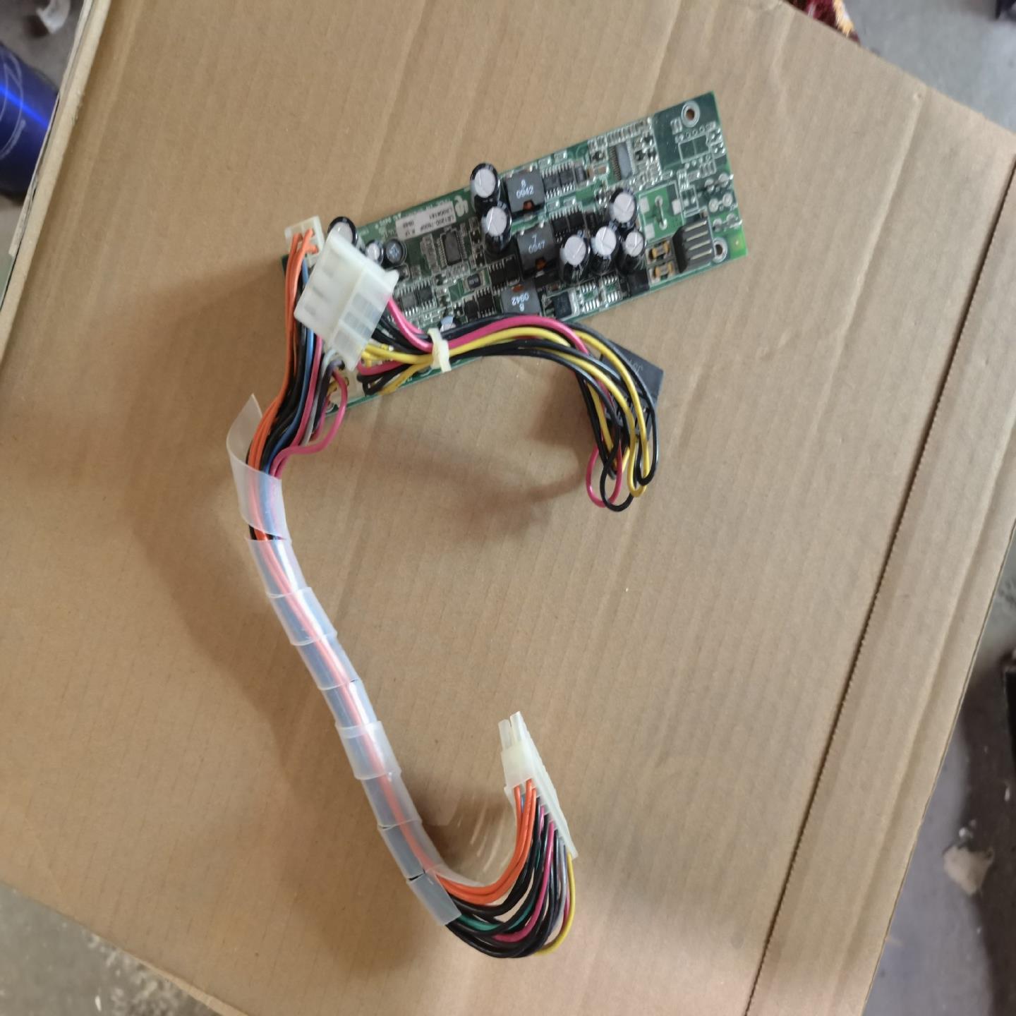 工控机嵌入式电源。LB129D-7600P  车载电源。LB