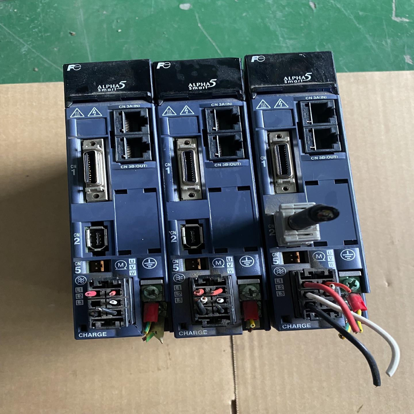 （设备配件）富士伺服驱动器   RYH401F5-VV2    220v