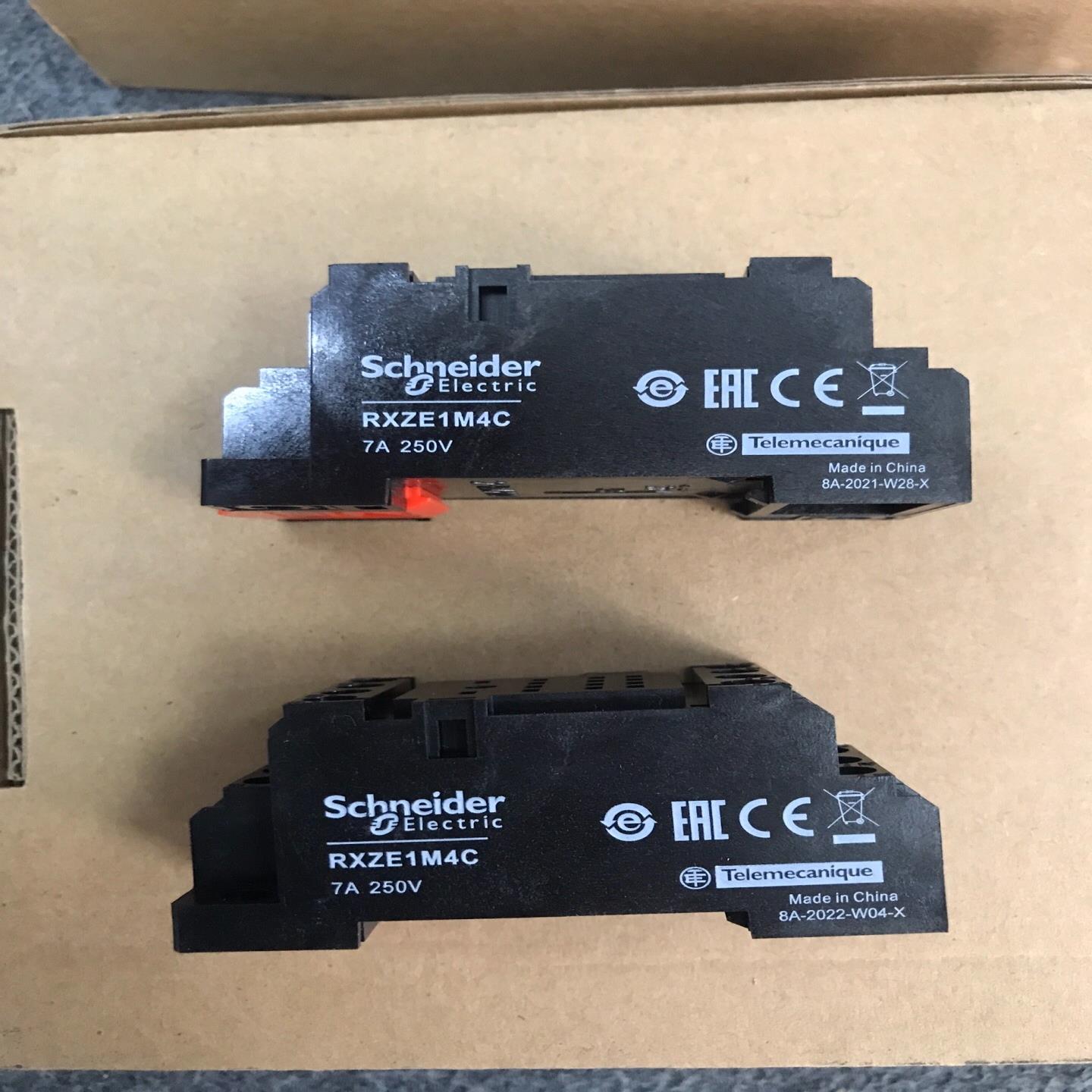 小型继电器底座RXZE1M4C，项目剩余，全新
