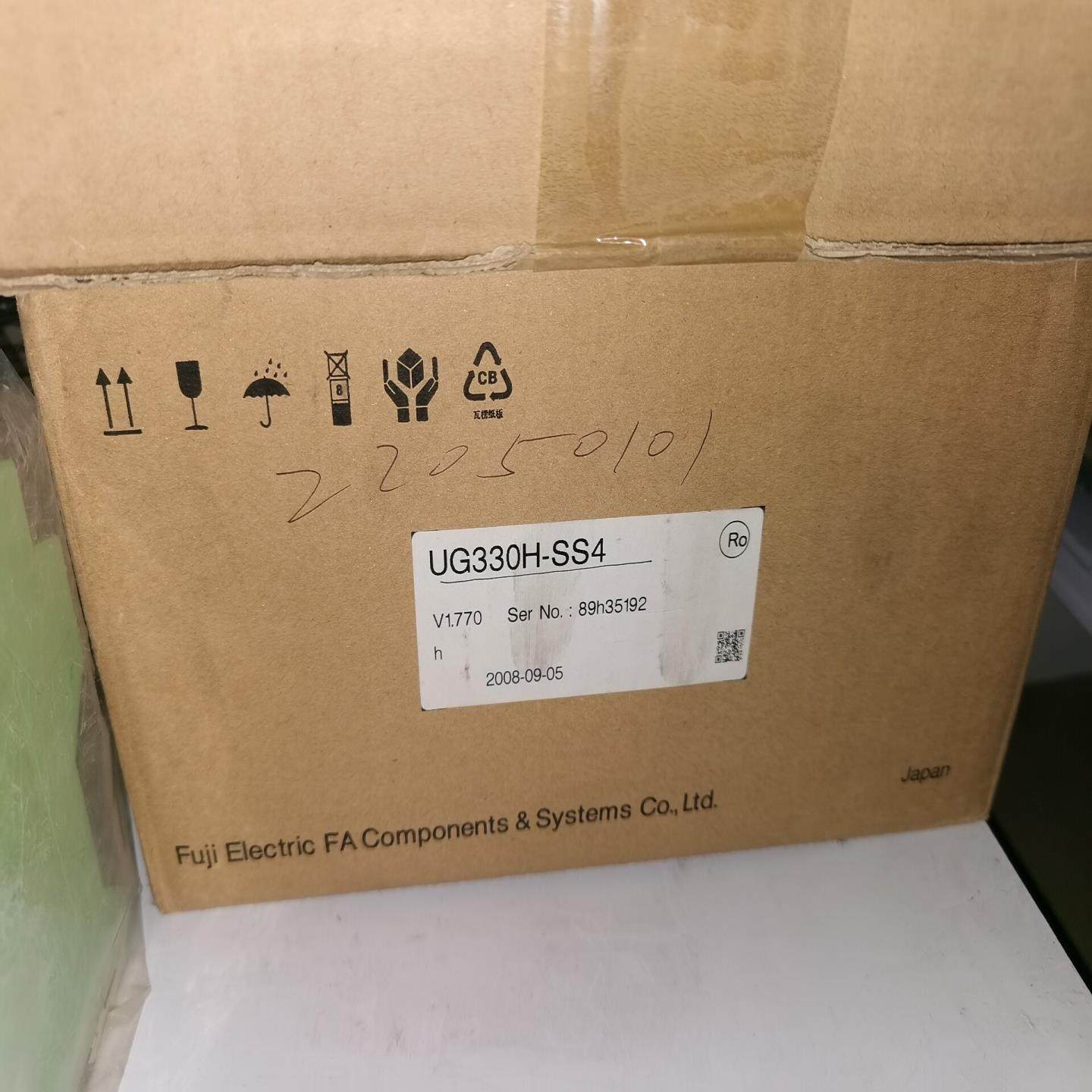 全新富士触摸屏UG330H-SS4。