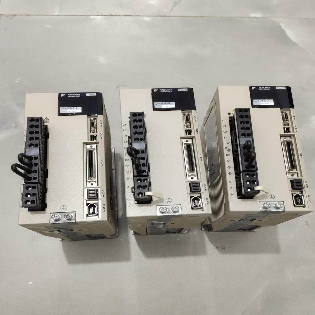 出3台安川驱动器SGDV-5R5A01A002000/750