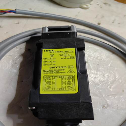 [德峰]IDEC和泉电磁门锁HS5L-VF7Y一个，工程尾料，没有安