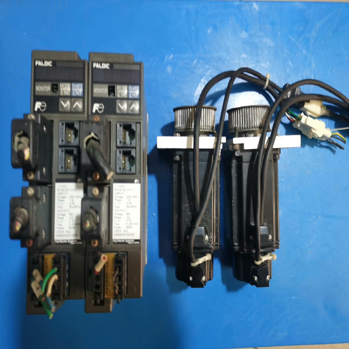 伺服电机驱动一套，电机型号GYS401DC2-T2C，驱