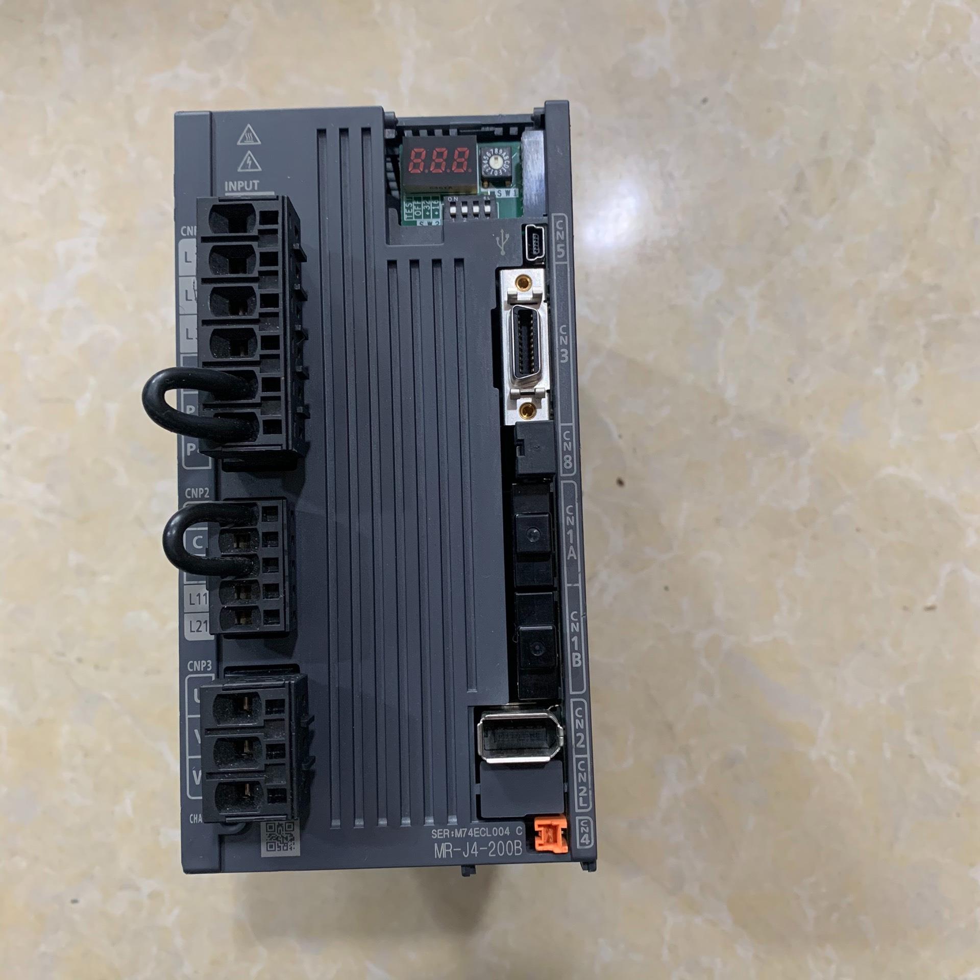 MR-J4-200B驱动器，成色如图，拍前询价