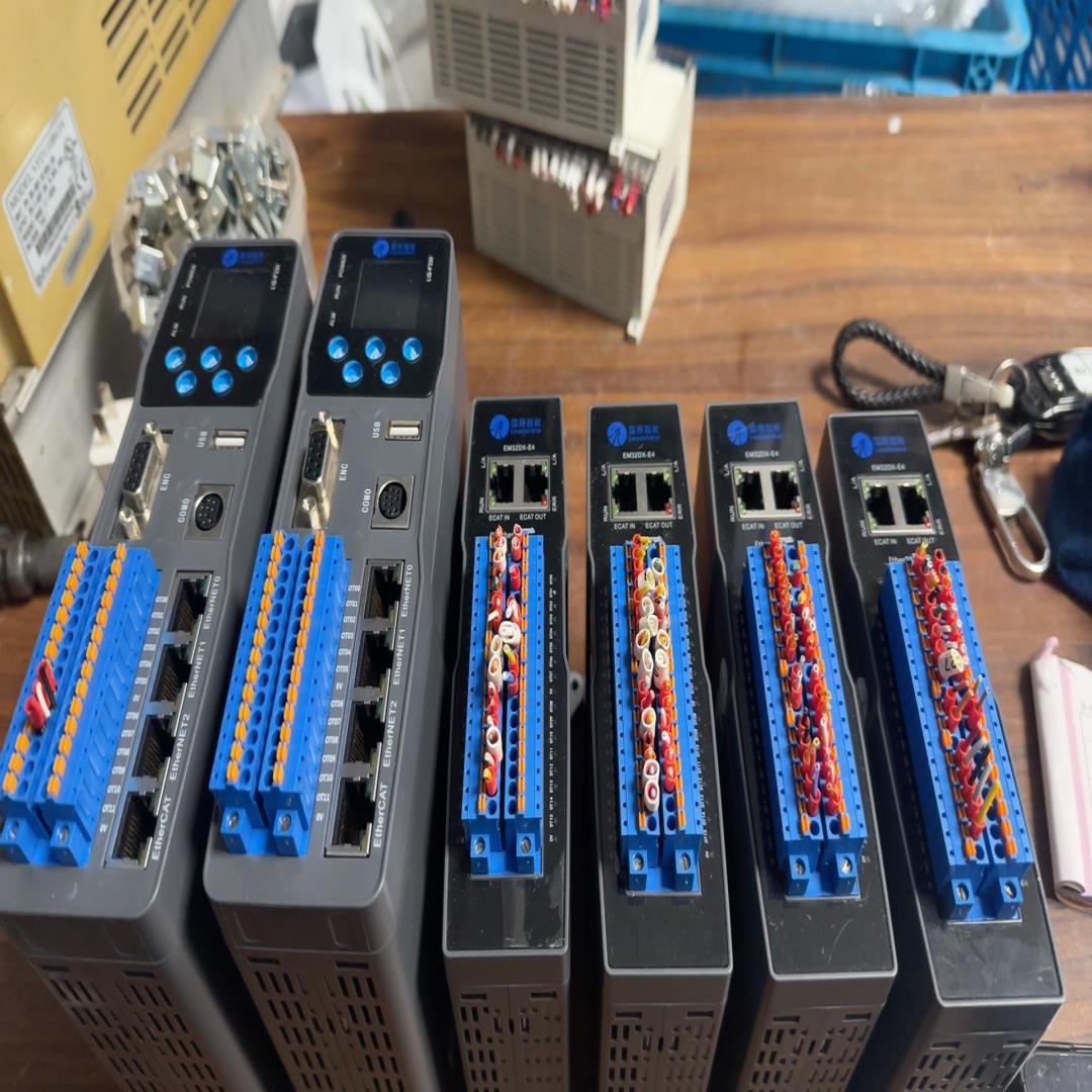 雷赛总线PLC型号LQ-F321两台EM32DX-E4一共四