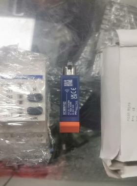 原装法国无线接器行程限位开关XCMW102  X