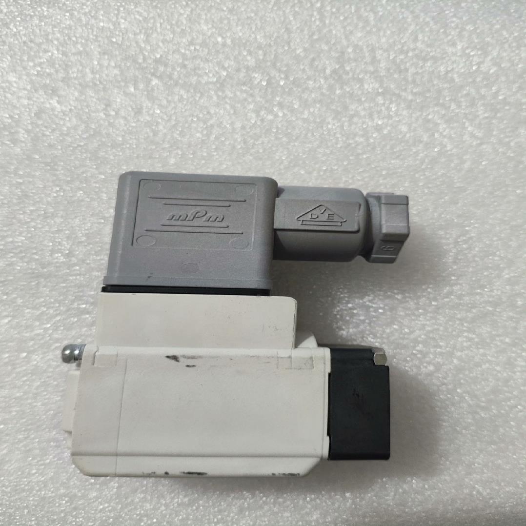 出售SMC原装正品电磁阀VX2A0BG现货，九成新，没使议价