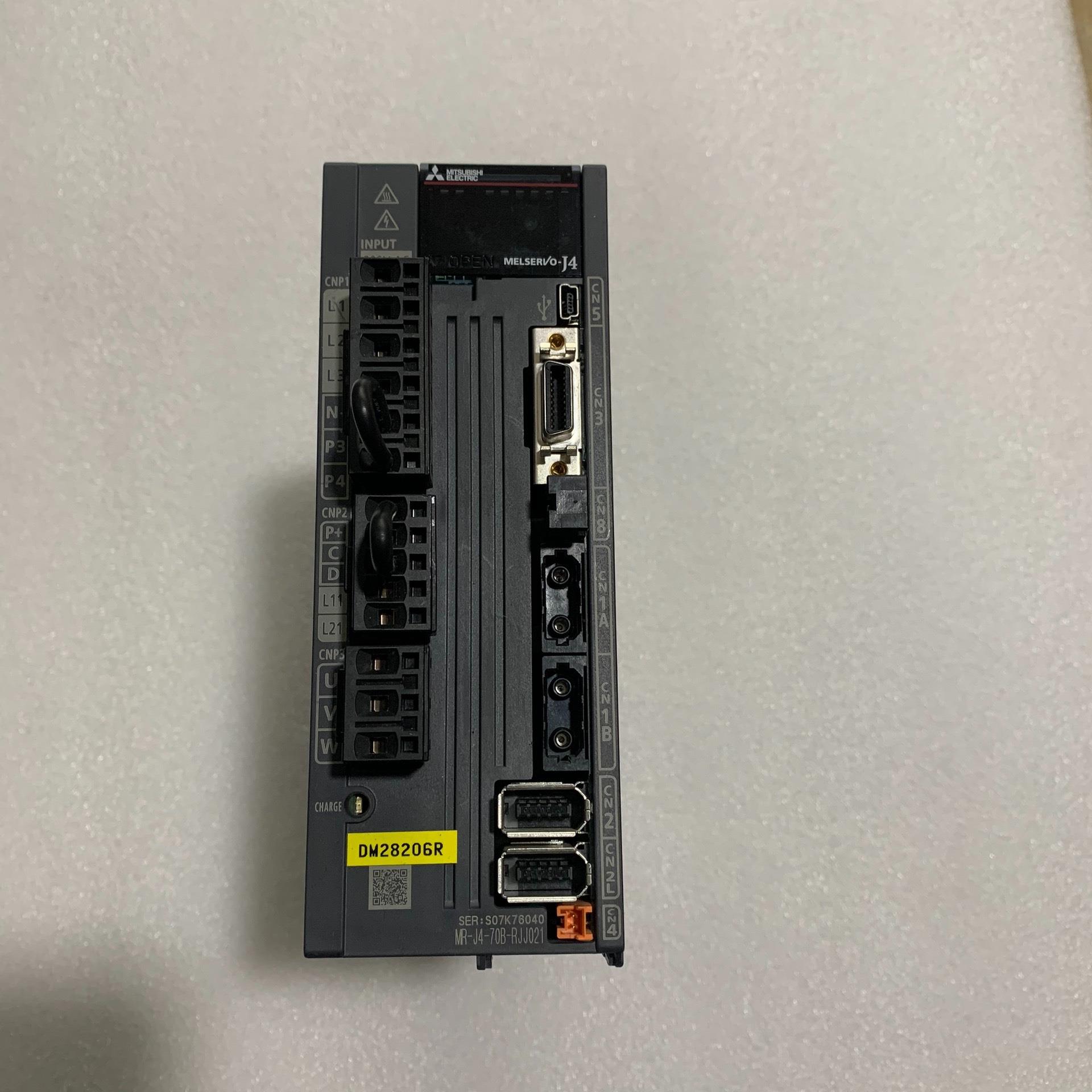 MR-J4-70B-RJJ021驱动器，成色如图，拍