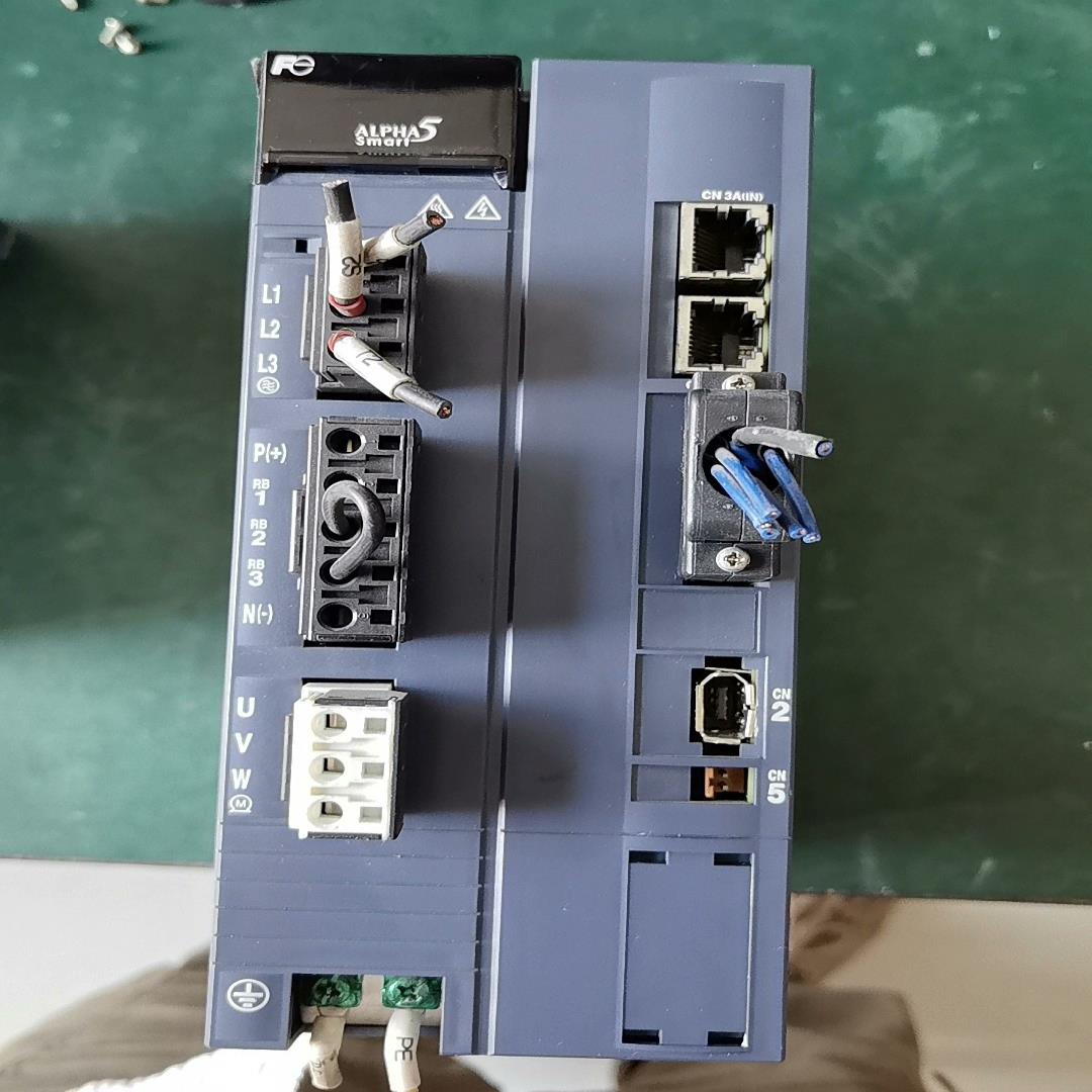 富士2KW驱动器，型号； RYH202F5-VV2 -ZC1