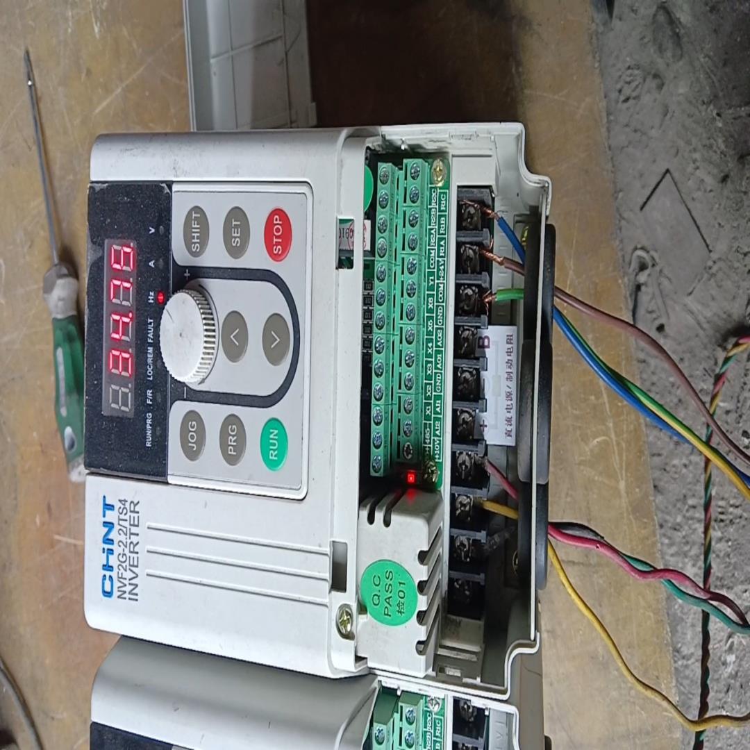 变频器NVF2G-2.2/TS4实物380V2.2KW功