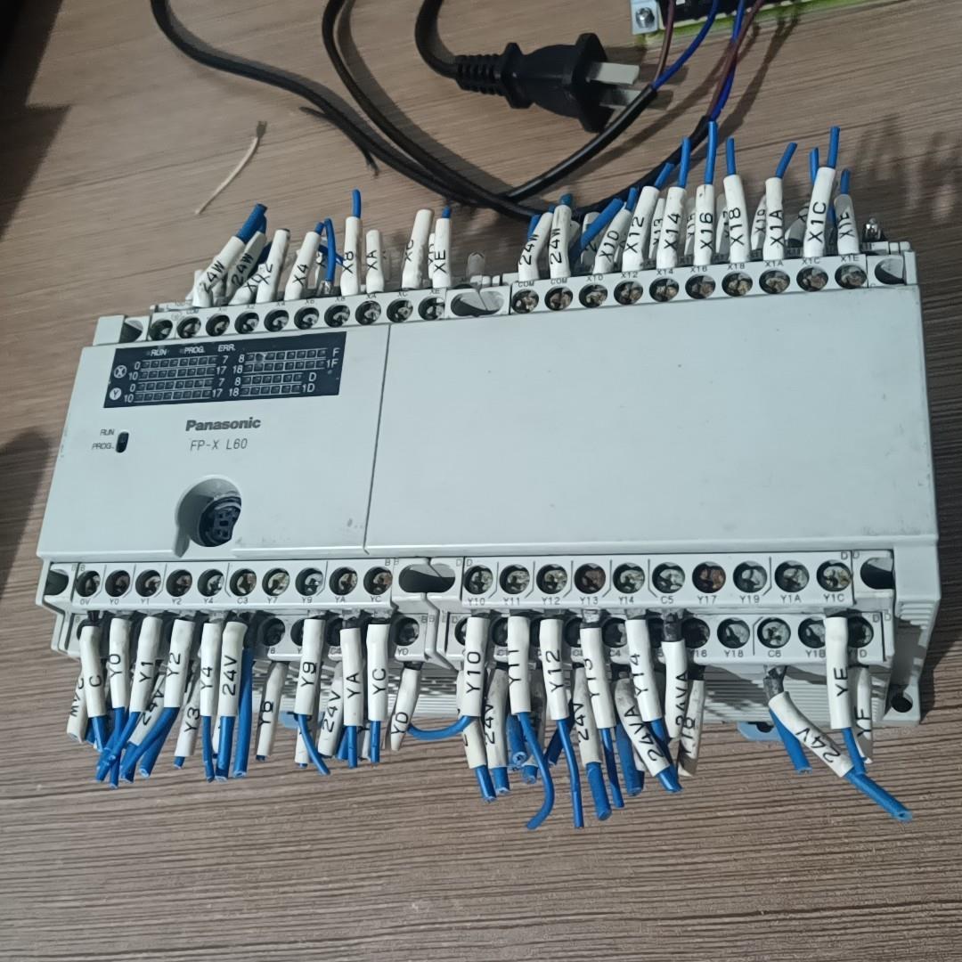 PLC FP-X L60   AFPX-L60R-F