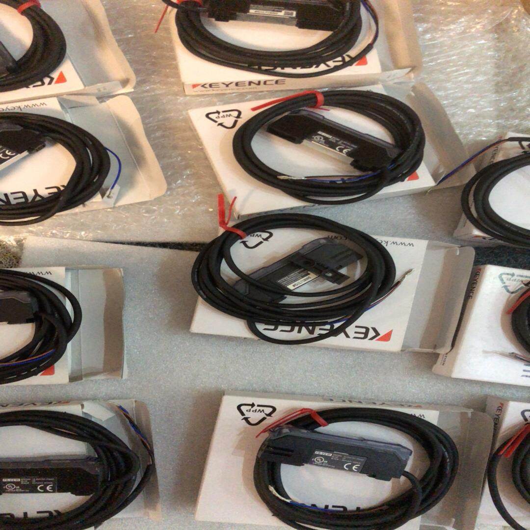 全新FS-V21R 基恩士 光纤放大器 需要的老板自己