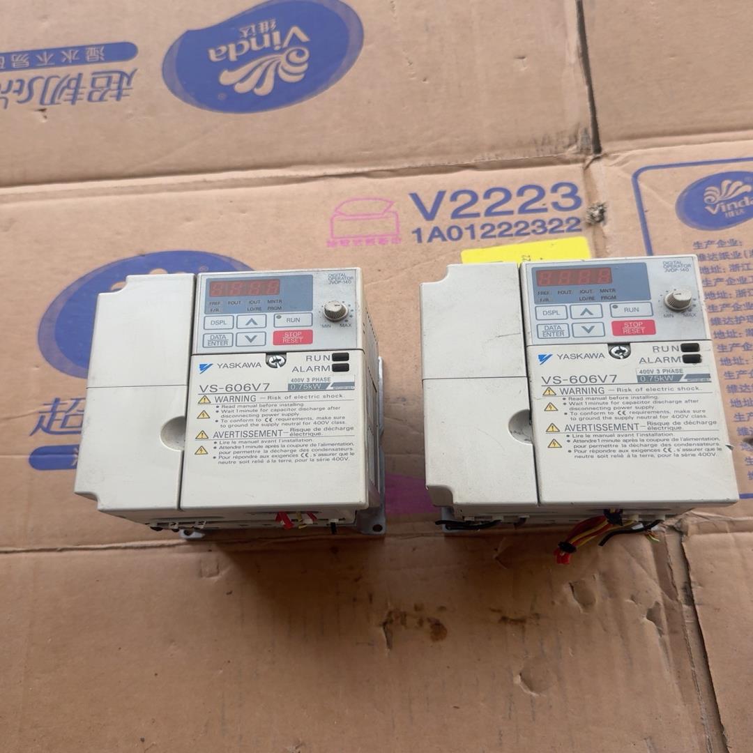 安川V7变频器CIMR-V7AT40P7  实物照片