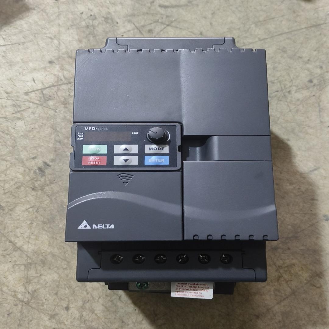 VFD055E43A台达变频器，5.5千瓦机器，原装实物