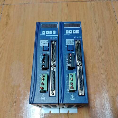 [德峰]武汉华大伺服驱动器SEF-AL151，功能正常，成色为实图