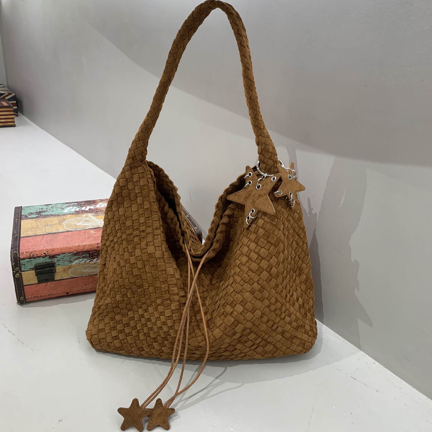 秋冬新款手工编织鹿皮绒托特包星星水桶包复古大容量手提单肩大包,箱包皮具/热销女包/男包,托特包,淘宝优惠券,粉丝福利购,淘宝优惠卷