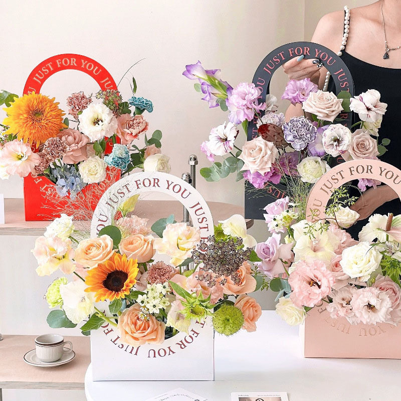 简约镂空手提花篮纸质教师节鲜花图片