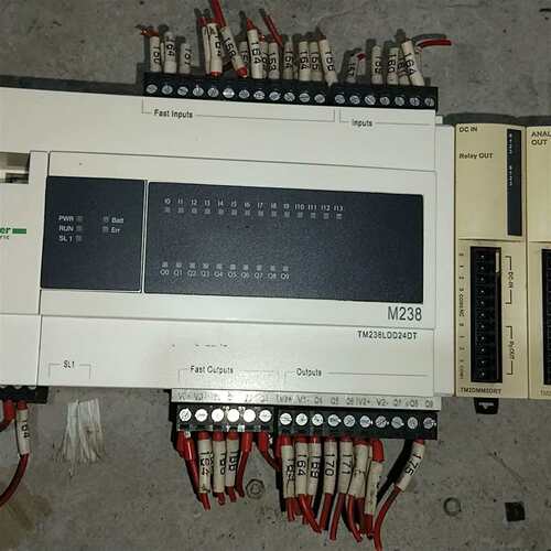 可维修PLC TM238LDD24DT，TM2AV02HT，