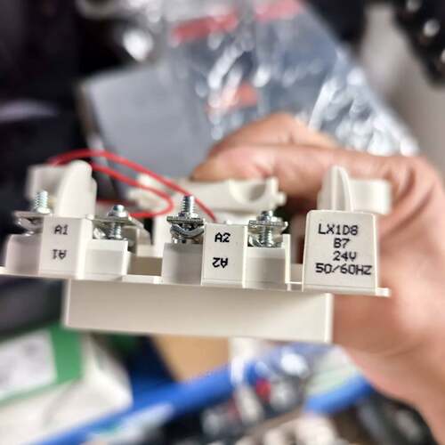可维修LX1D8B7接触器线圈，AC24V正品，有需