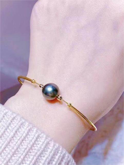 天然海水珍珠手饰新品简约百搭气质款18K大溪地黑珍珠光面手镯女