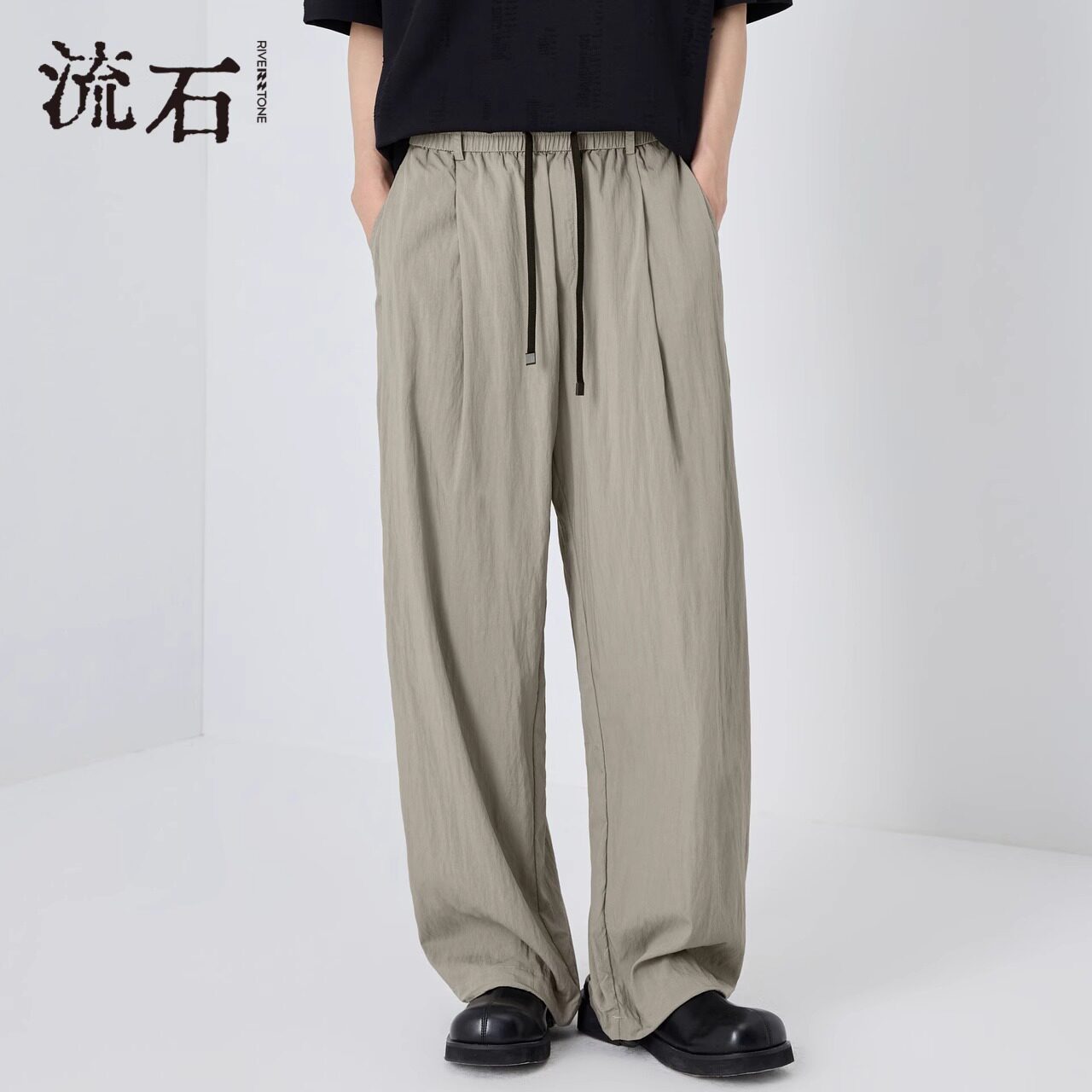 流石男装冰丝薄款休闲长裤2026年春季新款男款垂感透气抽绳直筒裤