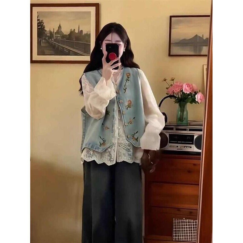 森系复古牛仔刺绣设计感马甲背心女夏季新款高级感气质减龄上衣潮
