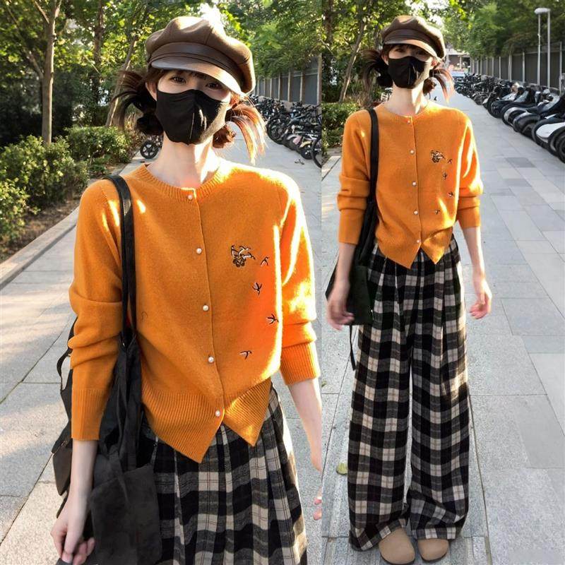 超显白橘色刺绣圆领毛衣外套女秋冬单排扣短款针织开衫慵懒风上衣,女装/女士精品,毛针织衫,淘宝优惠券,粉丝福利购,淘宝优惠卷