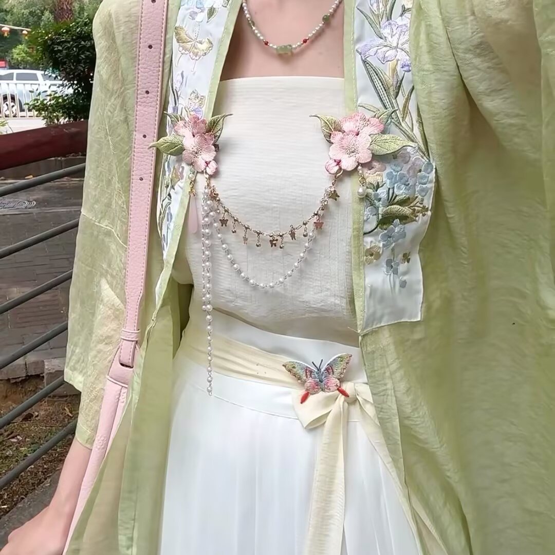 古风刺绣汉服防风夹发夹汉服后压百搭古风胸针蝴蝶防风夹汉服饰品图片
