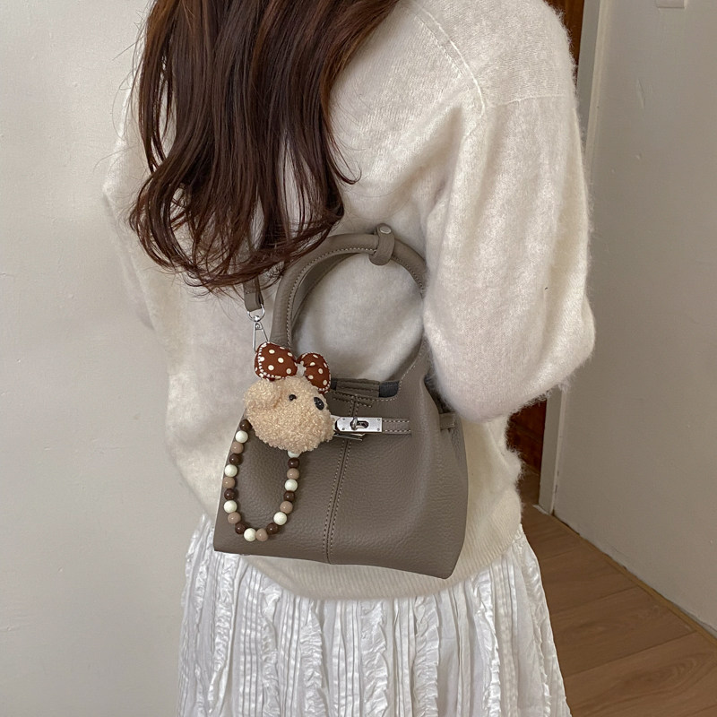 时尚轻奢高级感手拎包包女2026年新款潮流洋气小众设计单肩斜挎包,箱包皮具/热销女包/男包,托特包,淘宝优惠券,粉丝福利购,淘宝优惠卷