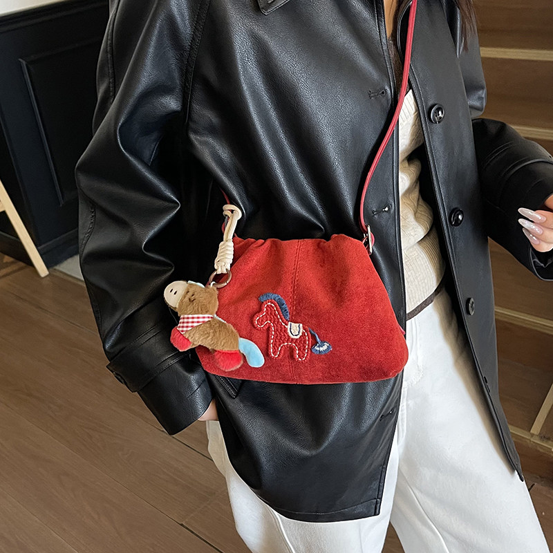 新年可爱红色小马洋气手拎包包女2026年新款超火高颜值单肩斜挎包,箱包皮具/热销女包/男包,通用款女包,淘宝优惠券,粉丝福利购,淘宝优惠卷