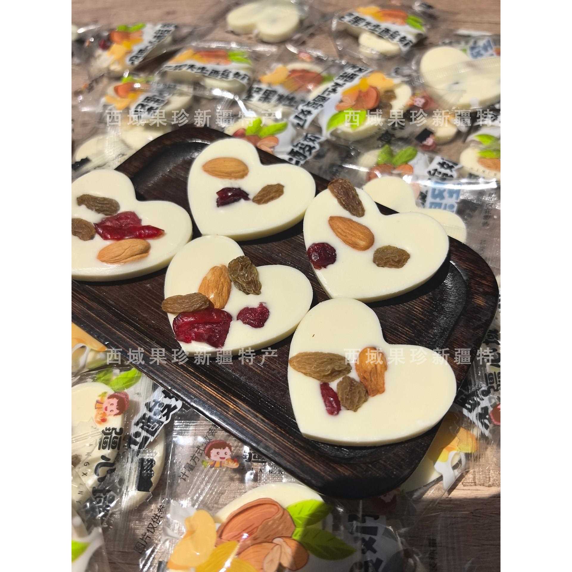 新疆坚果炒酸奶片成品葡萄干巴旦木仁蔓越莓混合型零食包邮