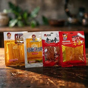 儿时秘方香辣过瘾辣条印度飞饼红油馍片辣片老油条休闲小零食