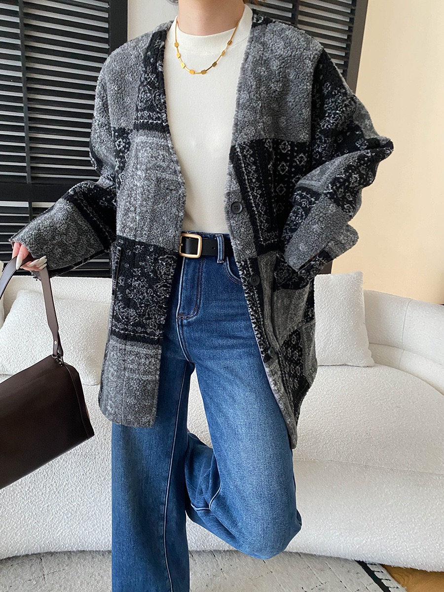 司南 高级中古感 慵懒风腰果花拼色V领仿羊羔毛保暖外套 SN8434