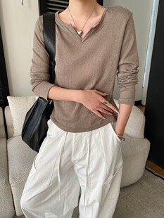 司南 淡人舒适区 慵懒风剪刀领设计感宽松长袖针织打底衫 SN8703