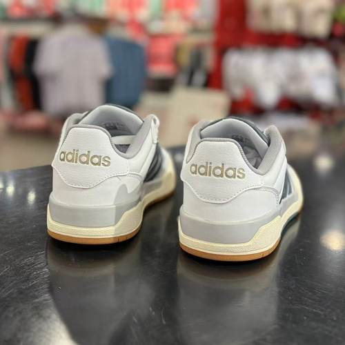 Adidas男女同款休闲板鞋