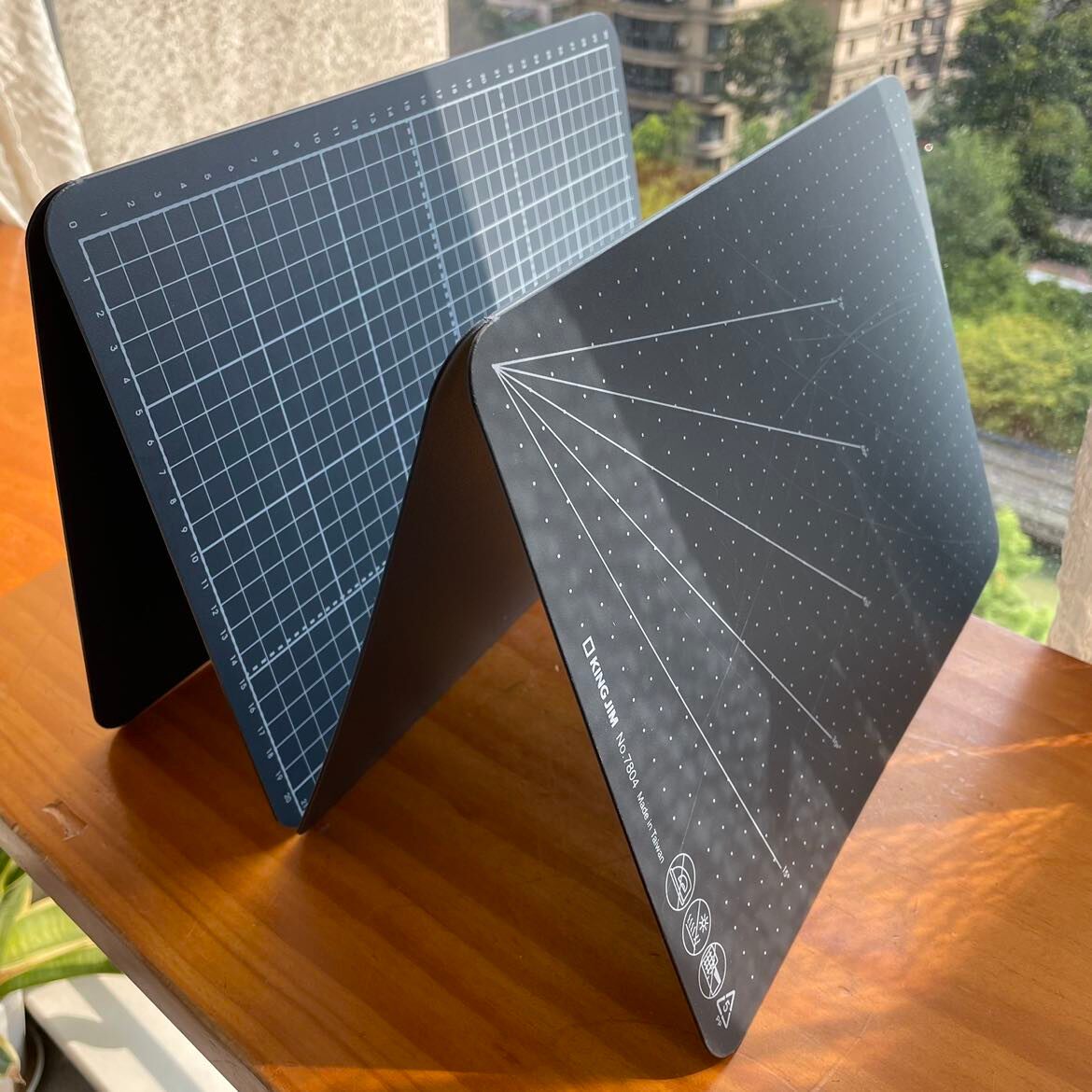 丸子推荐！日本锦宫三折垫板 A4可折叠 桌面屏风隔断双面自愈垫板