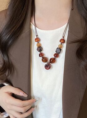 串珠木质项链吊坠琥珀色民族风长款配饰女小众复古皮绳异形毛衣链