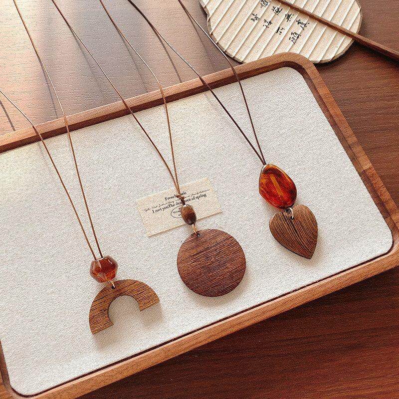 时尚爱心女颈饰设计感抽拉吊坠项链长款木质简约韩系小众可毛衣链